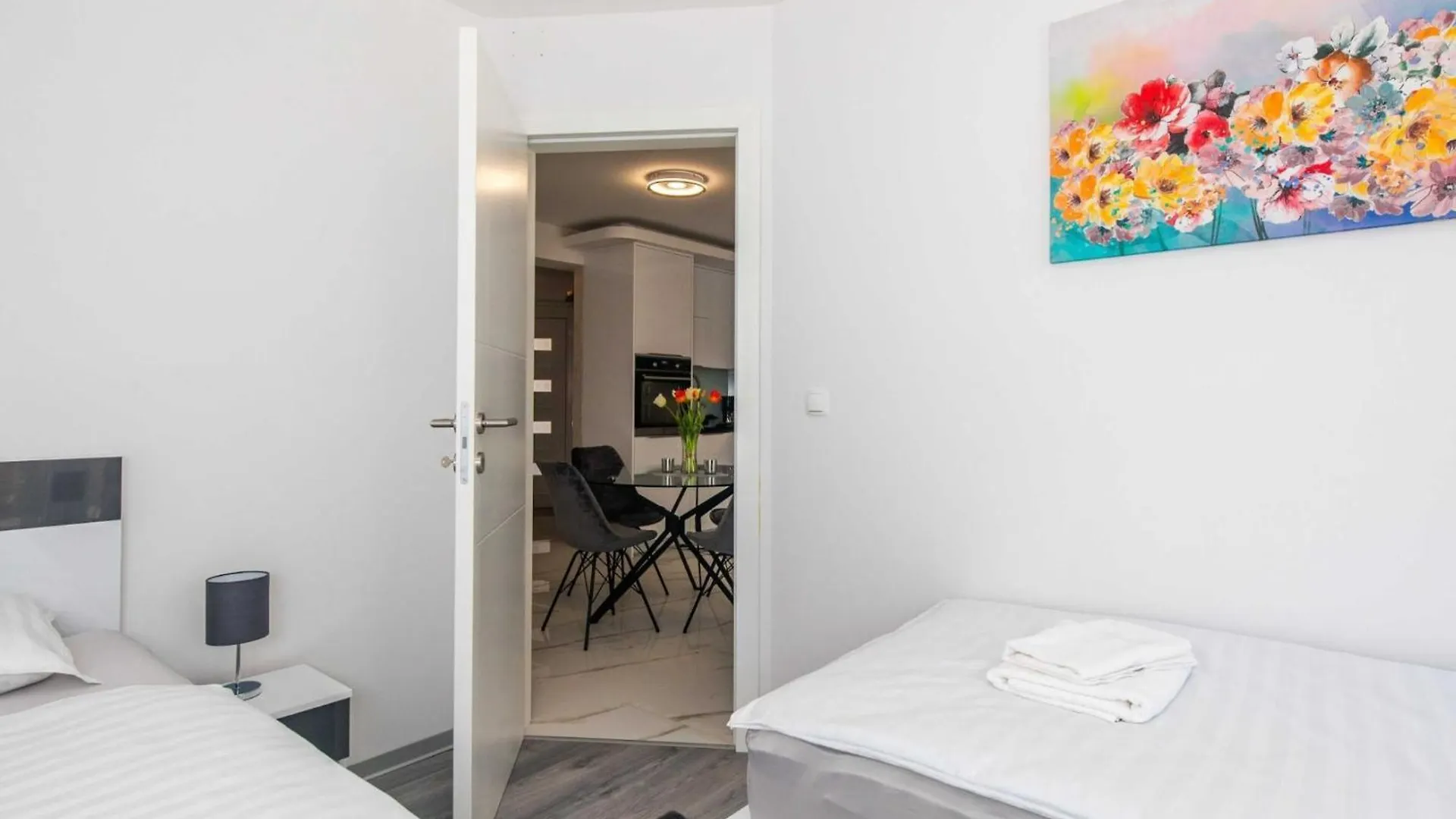 Modern Apartment With Terrace And Private Parking Krk - Two Bedroom Apartment كرك 0*,